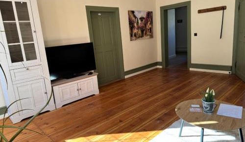 One-Bedroom Apartment with Bath