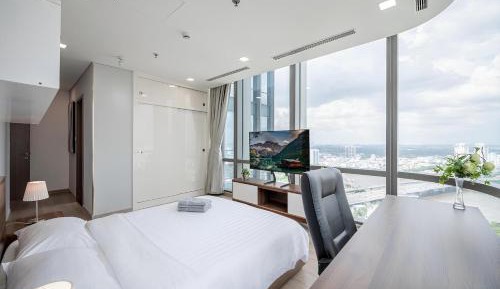 Four-Bedroom Luxury Apartment