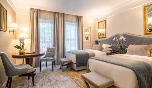 Deluxe Room Twin Beds