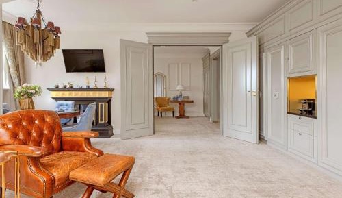 Junior King Suite