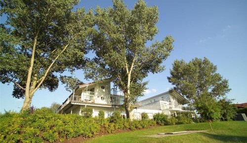 Apartment with Lake View