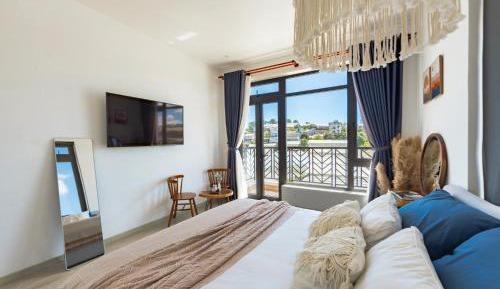 One-Bedroom Apartment with Balcony and Mountain View  