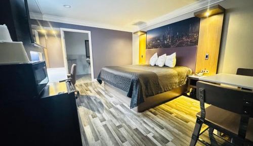 Deluxe King Room