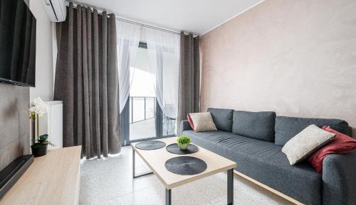 One-Bedroom Apartment with Lake View