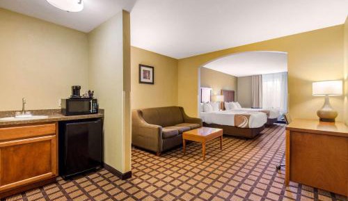 Queen Suite with Two Queen Beds - Non-Smoking