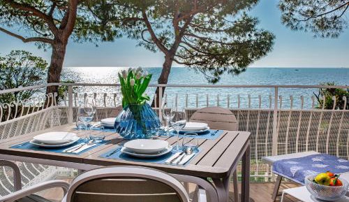 One-Bedroom Apartment with Sea View and Terrace