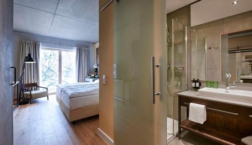 Comfort Double Room with Double Bed and Bath Tub