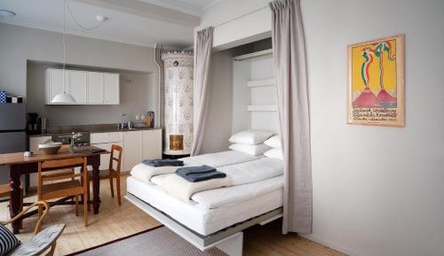 Classic One-Bedroom Apartment with King Bed