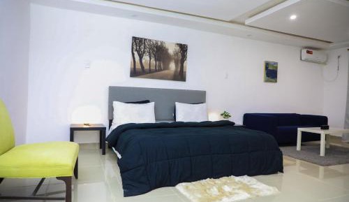 Classic One-Bedroom Apartment with King Bed