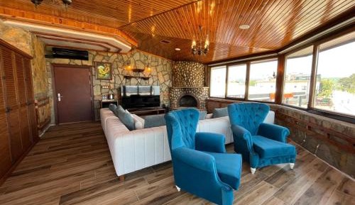 Deluxe King Suite