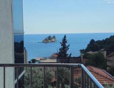 Studio Apartment with Balcony and Sea View