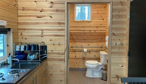Queen Cabin