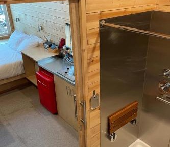 Queen Cabin