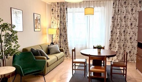 One-Bedroom Apartment with Park View