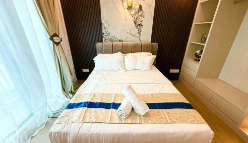 One-Bedroom Apartment with Sea View and Balcony