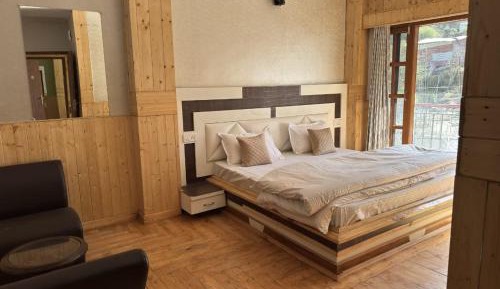 Queen Room with Balcony