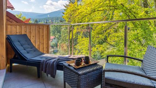 Apartment with Mountain View