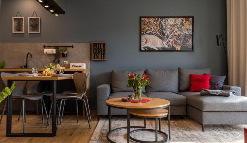 Apartment with Mountain View