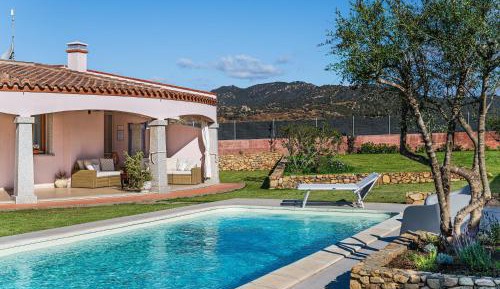 Villa with Garden View