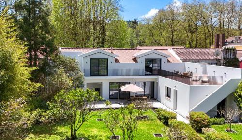 Villa with Garden View