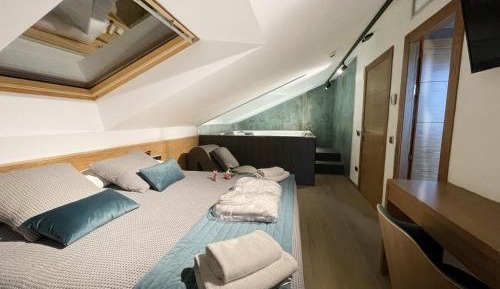 Deluxe Suite with Spa Bath