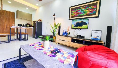 Three-Bedroom Apartment with Balcony