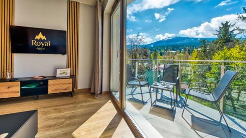 Apartment with Mountain View