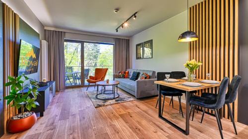 Apartment with Mountain View