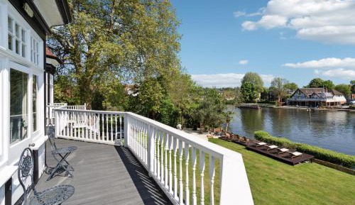 Suite with River View