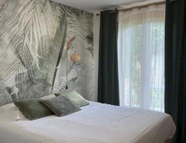 Queen Room with Pool View