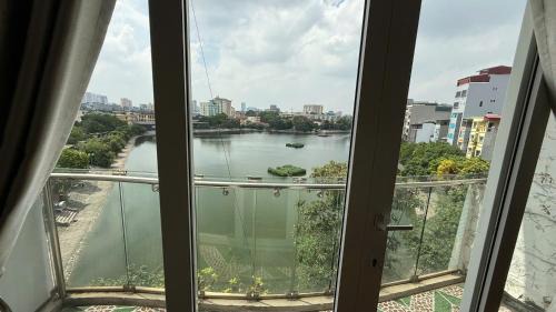 Apartment with Lake View