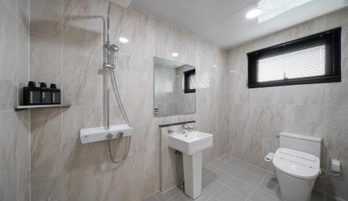 Twin Room with City View