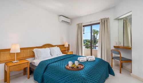 One-Bedroom Apartment with Balcony