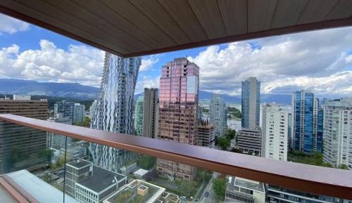 Two-Bedroom Deluxe Apartment with Balcony