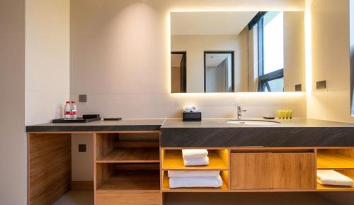 Deluxe Double Room (2 Adults + 1 Child)