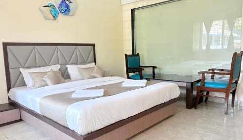 Single Room with Pool View