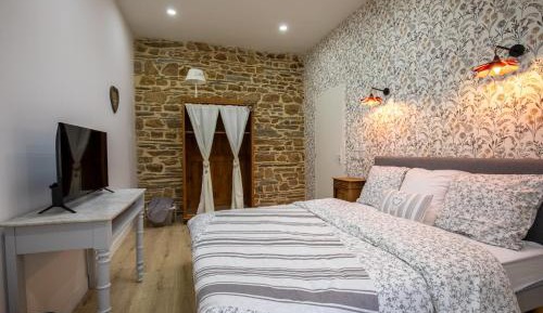 Double Room with Shared Bathroom