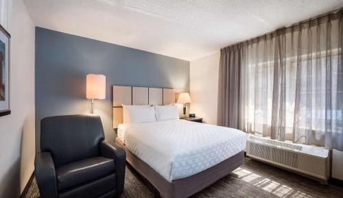 Studio with 1 King Bed - Non-Smoking