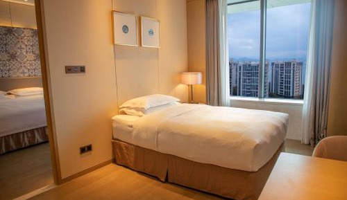 Family City View Suite 