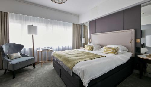 Twin Room with View