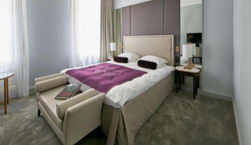 Standard Queen Room