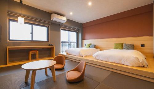 Standard Twin Room with Mountain View