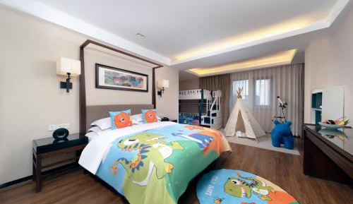 Deluxe Kids Room 