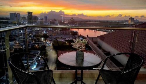 Apartment with City View