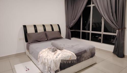 Three-Bedroom Apartment with Balcony