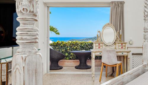 Deluxe Suite with Sea View