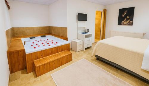 King Room with Spa Bath
