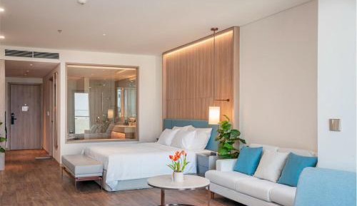 King Studio with Sofa Bed