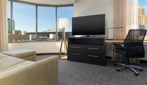 1 Bedroom Suite, 2 Queen, Sofa bed, City view, Corner room