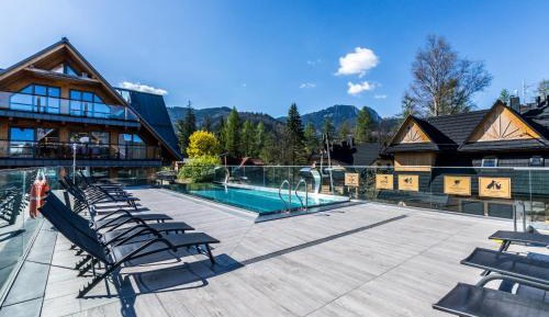 Apartment with Mountain View